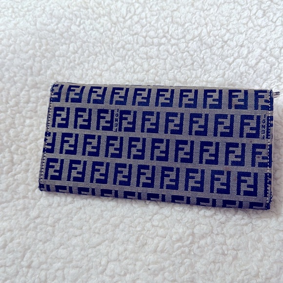 Fendi wallet made in Italy luxury item - Picture 3 of 7